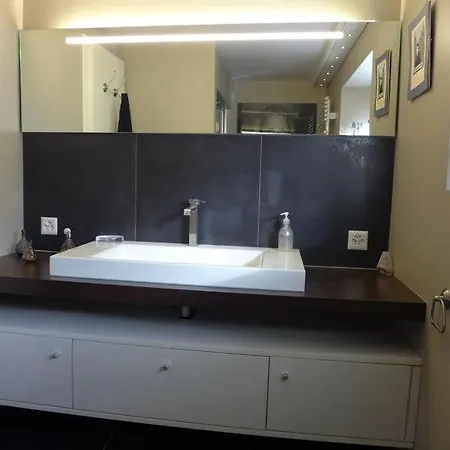 Sleeps 8 Arveyes