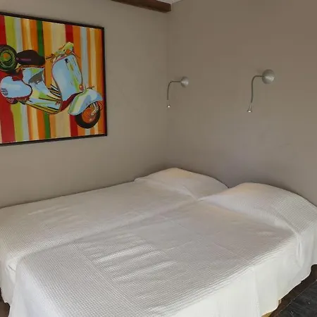 Sleeps 8 בית נופש *