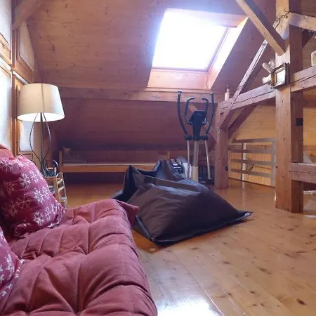 בית נופש Sleeps 8 *