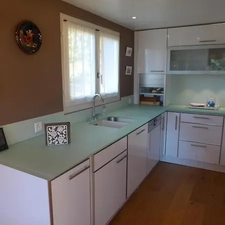 Sleeps 8 בית נופש *
