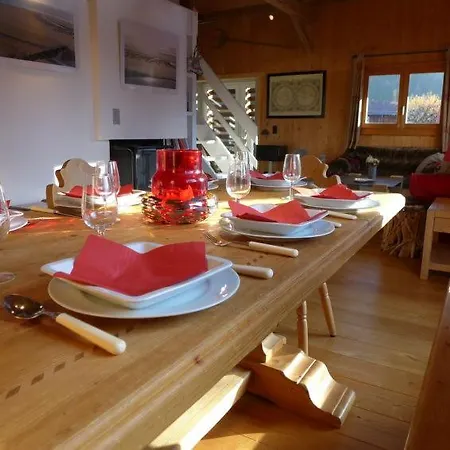 Sleeps 8 Holiday home Arveyes